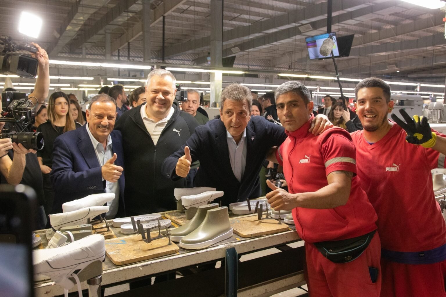 El gobernador Ricardo Quintela visitó la fábrica Puma junto a Sergio Massa y Agustín Rossi Visita puma