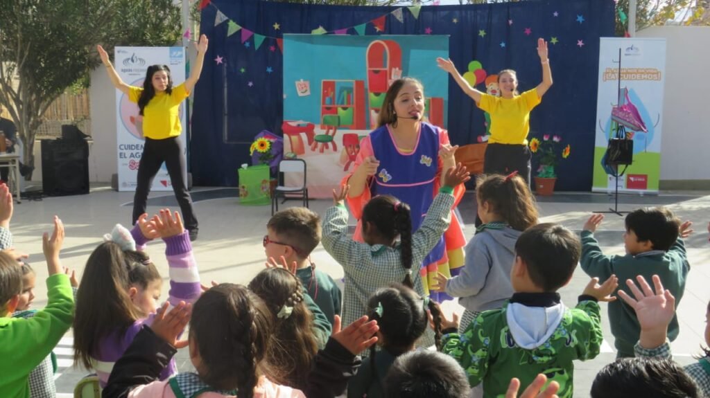 “Cuidemos el agua”: una propuesta interactiva que refleja el compromiso de Aguas Riojanas con la educación infantil WhatsApp Image 2023 07 05 at 2.55.46 PM