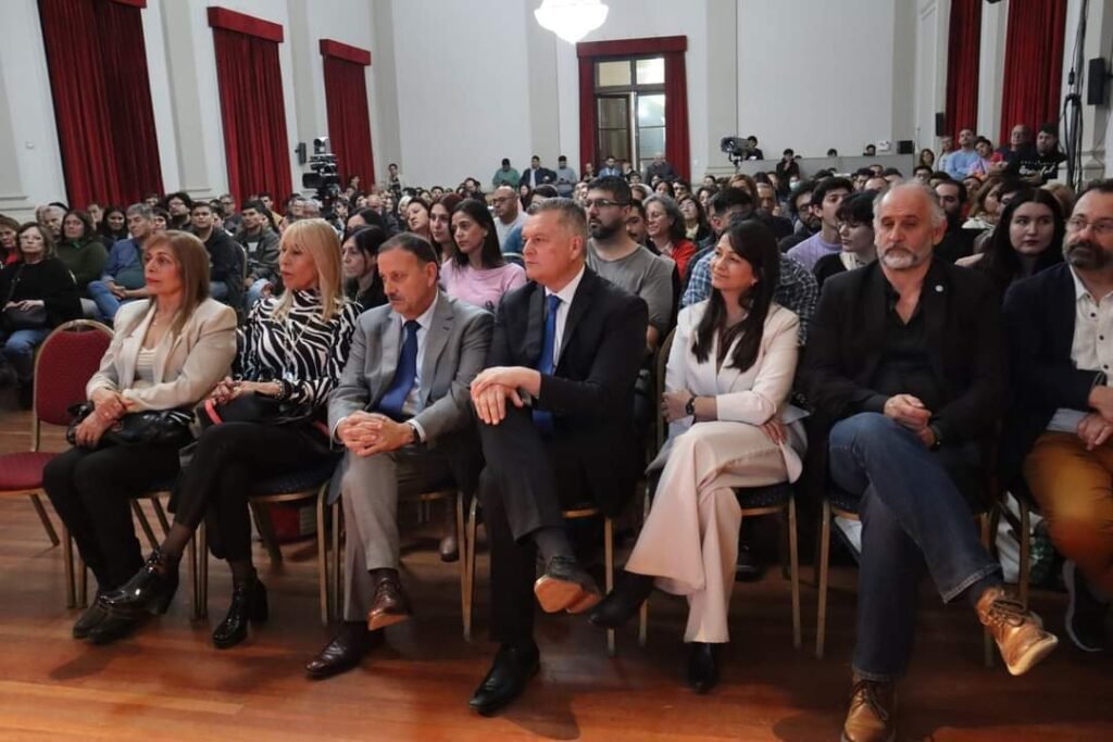 El Kilómetro Cero abrió sus puertas a la 21° Feria del Libro -«Democracia Siempre» WhatsApp Image 2023 07 05 at 9.56.24 PM