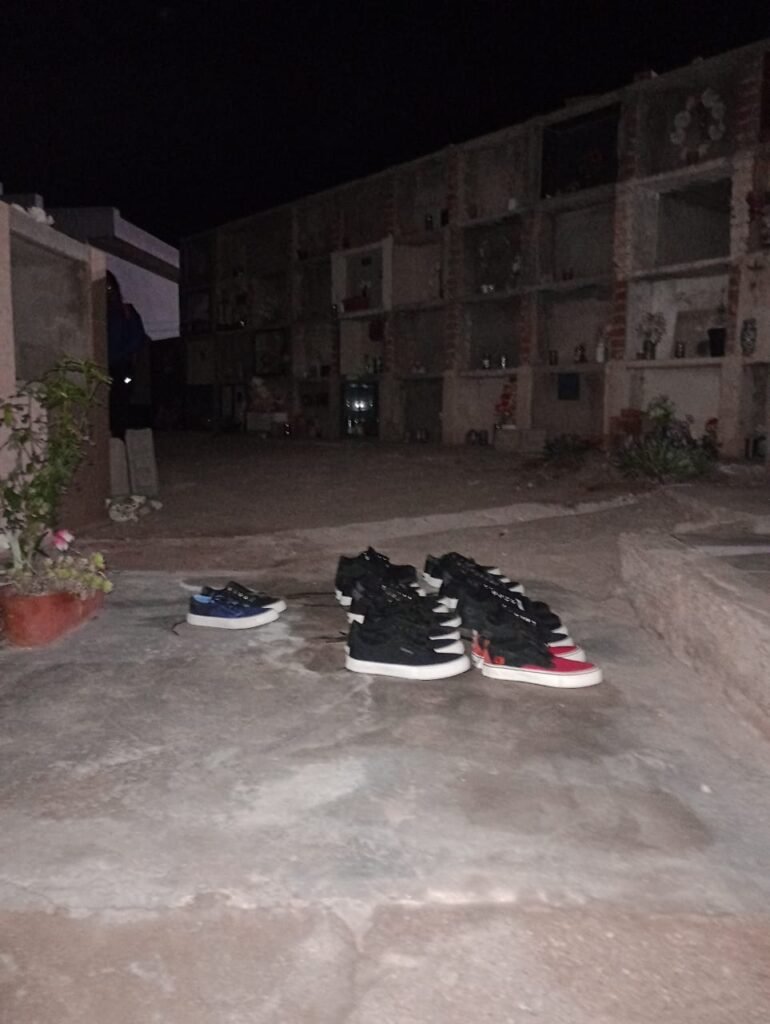 Insólito: robaron zapatillas y escondieron el botín en un nicho del cementerio WhatsApp Image 2023 07 12 at 11.37.31 AM