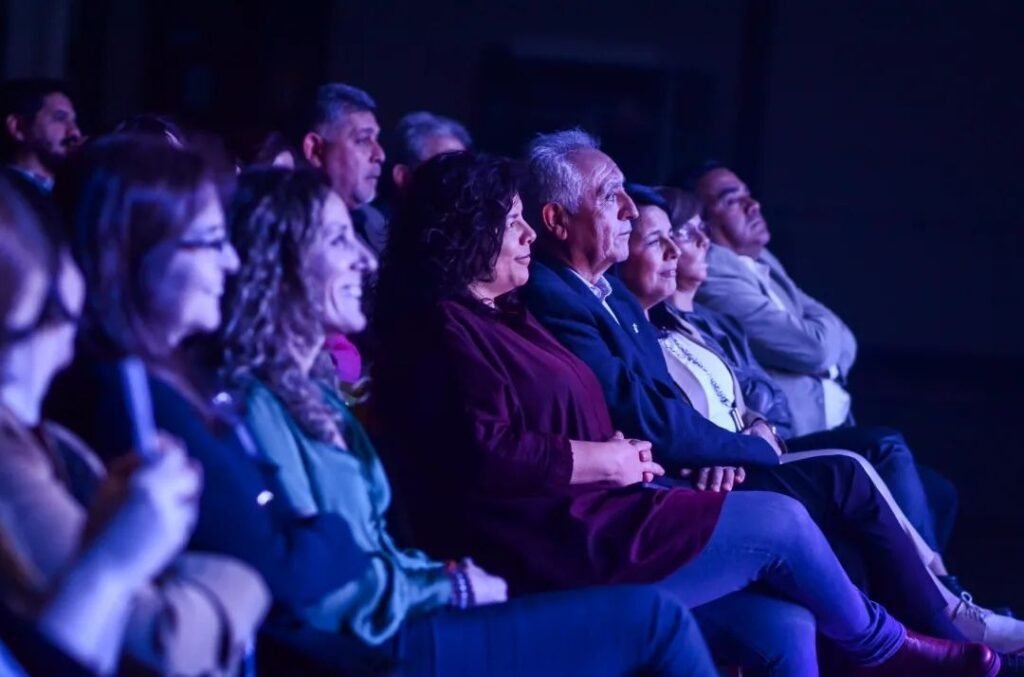 Con la visita de Carla Vizzotti, se presentó la obra ‘La Casa Oscura’ Lacasaoscura