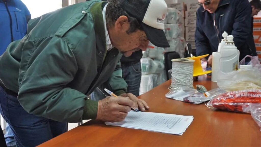 El Instituto de Servicios Ambientales entregó boyeros solares a 50 pequeños emprendedores WhatsApp Image 2023 08 07 at 4.37.48 PM