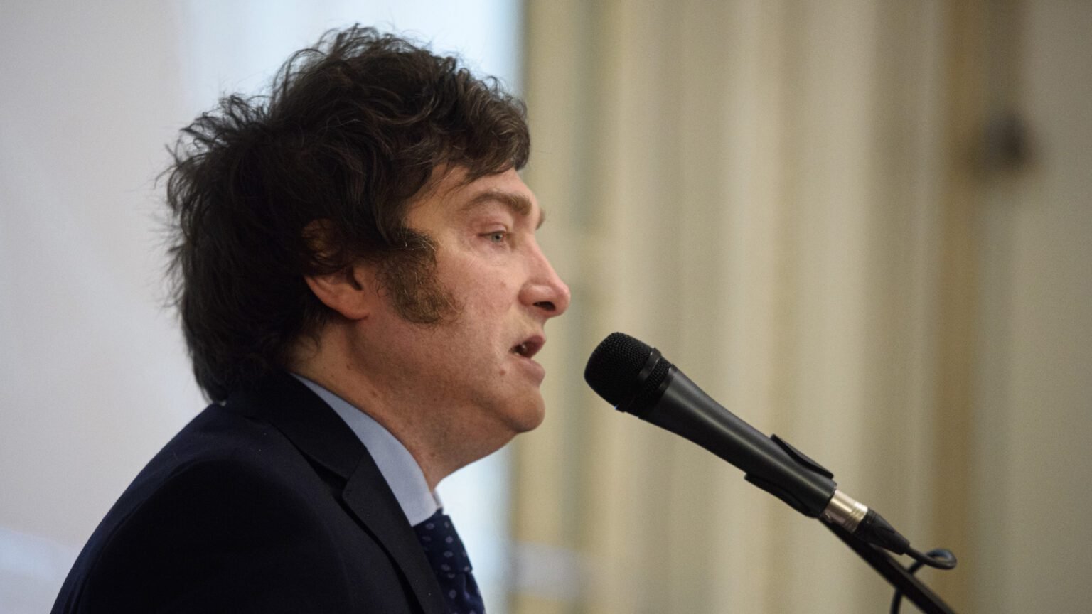 Milei cruzó a Massa por el anuncio de las medidas económicas: “Esto estalla antes o después de las elecciones” milei1