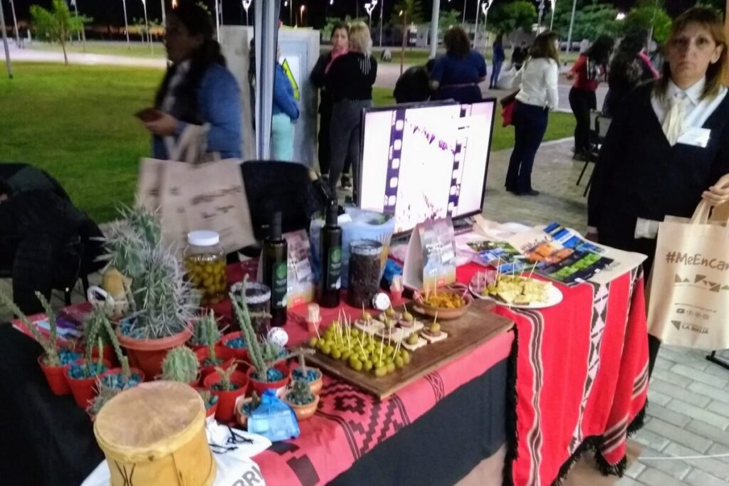 Tercer anuncio de Quintela: Créditos para comerciantes y PYMES por 500 mil pesos pymes