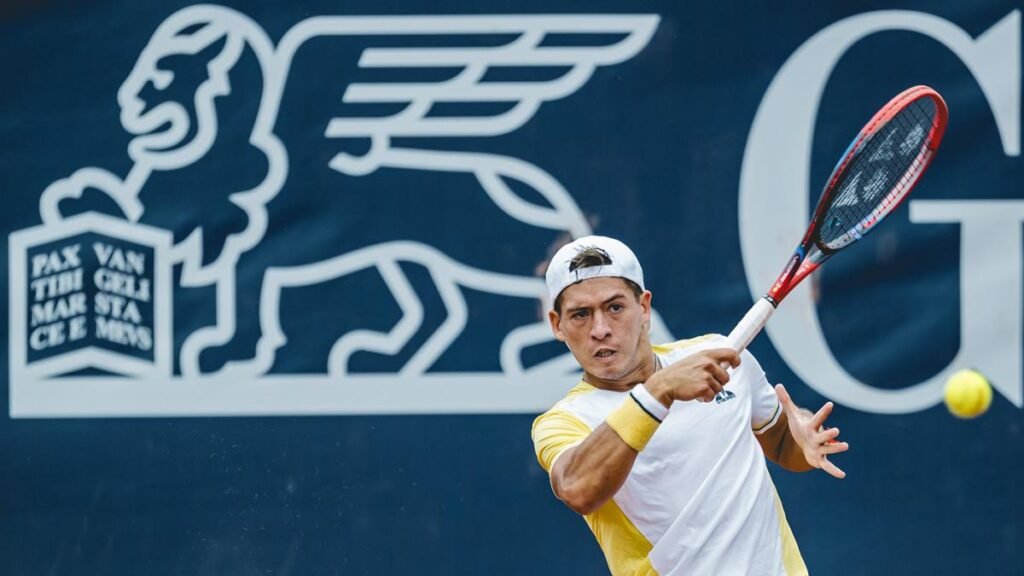Sebastián Báez alzó el trofeo en Kitzbuhel tras imponerse en la final ante Dominic Thiem sebastian baez