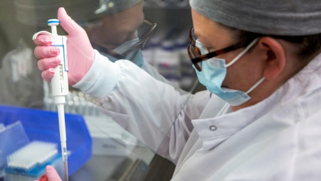 w1280 p16x9 2021 12 07T022221Z 358370864 RC249R9N3DEZ RTRMADP 3 HEALTH CORONAVIRUS OMICRON