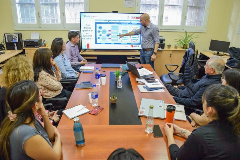 Misión de Organización Panamericana de la Salud destacó el carácter preventivo y equitativo del Plan Estratégico Sanitario de La Rioja WhatsApp Image 2023 09 15 at 11.44.17 AM