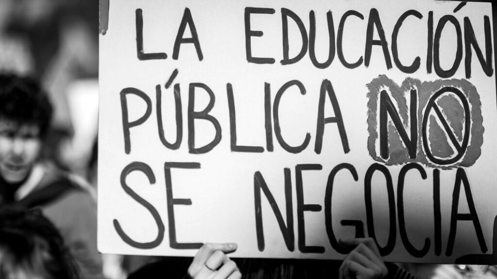 La UNLaR se moviliza este miércoles en defensa de la Educación Pública educacion publica utiles