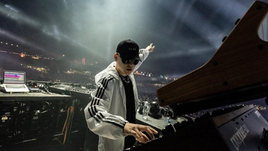 Bizarrap sorprendió con un anuncio mundial sobre una Sessión en 2024 64385a9c8aa3b 1200