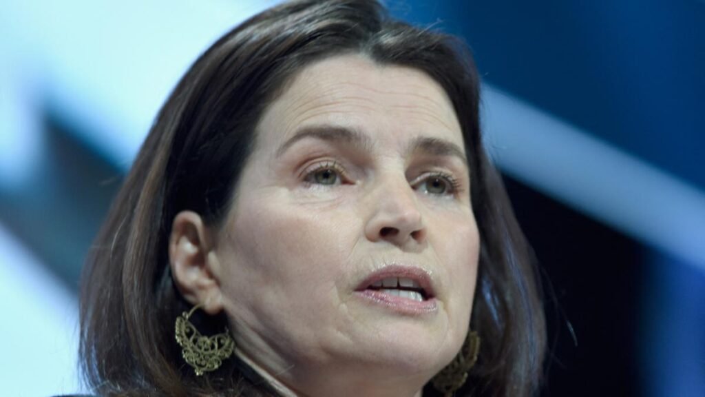 Julia Ormond denunció a Weinstein por agresión sexual y comienza más demandas Julia Ormond