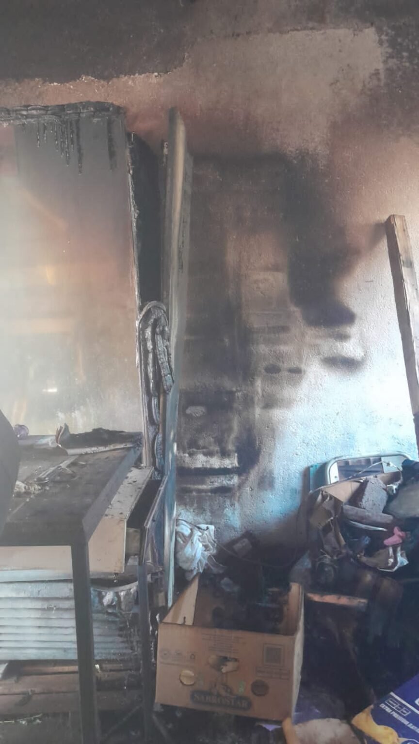 Se incendió una verdulería en Capital WhatsApp Image 2023 10 08 at 6.04.36 PM