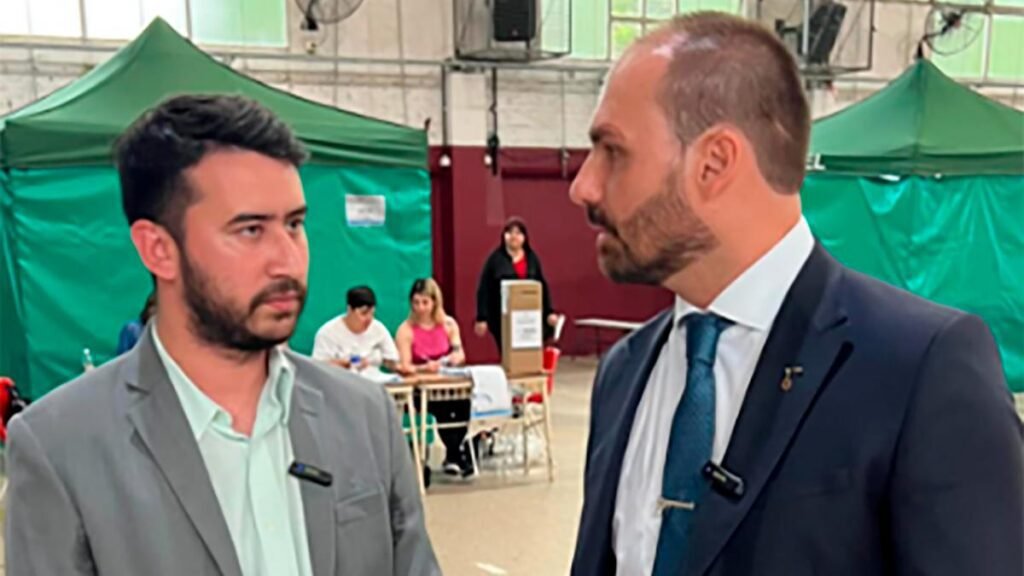 El hijo de Bolsonaro llegó a la Argentina a apoyar a La Libertad Avanza bolsonaro h