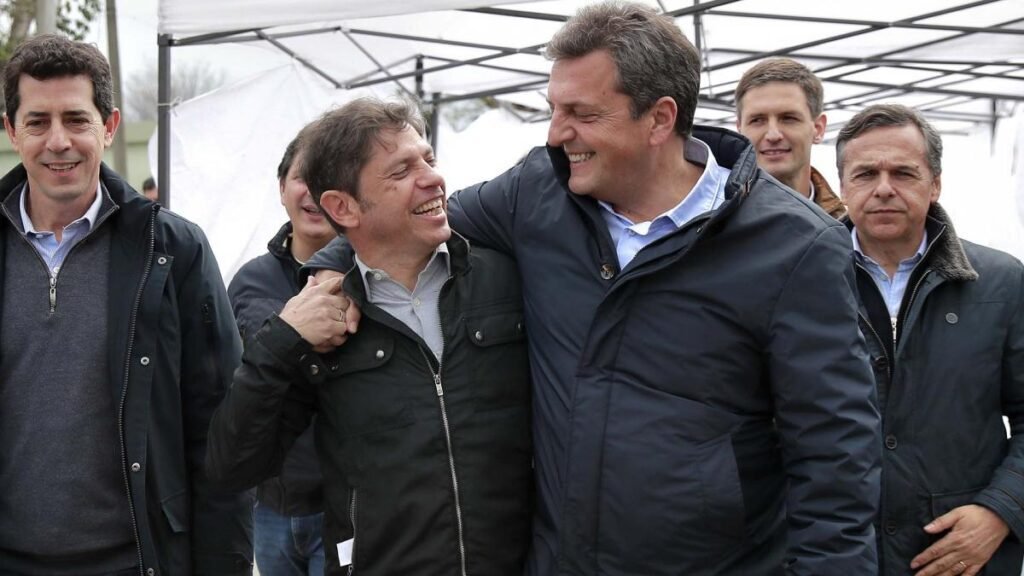 Massa y Kicillof encabezan un acto por el Día de la Lealtad en Arsenal massa kici