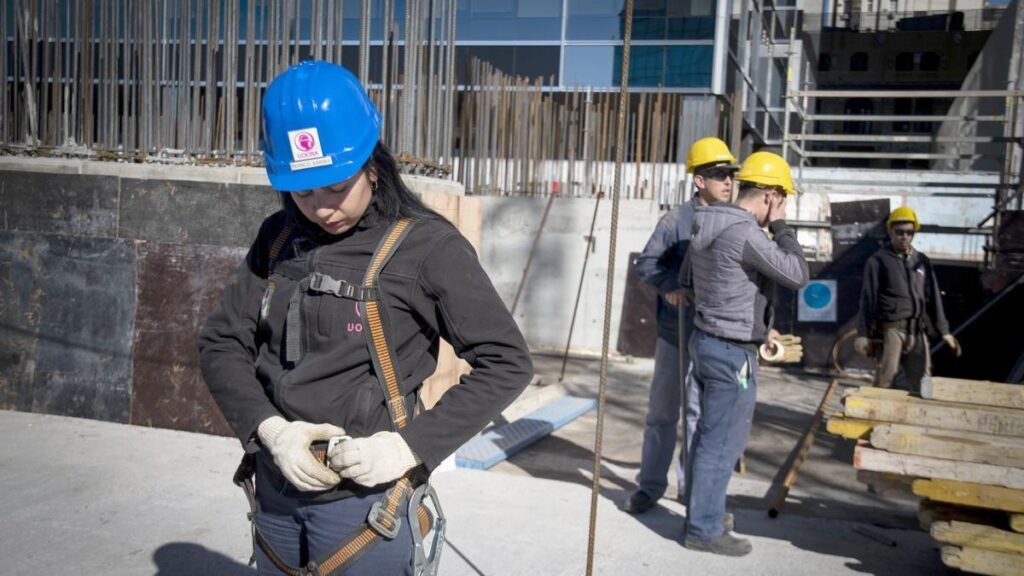 Crece el empleo de mujeres en el sector de la construcción mujeres const