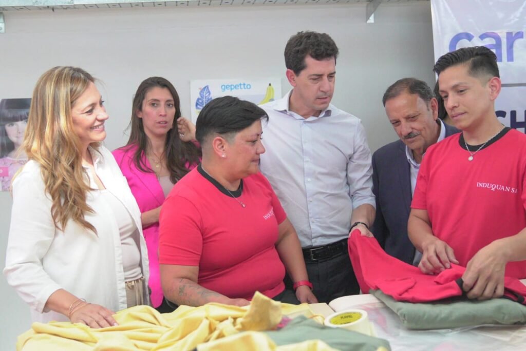 Quintela y Wado de Pedro inauguraron fábrica textil que generará 90 puestos de trabajo y tendrá una producción total de 700.000 mil prendas por año IMG 20231113 WA0063