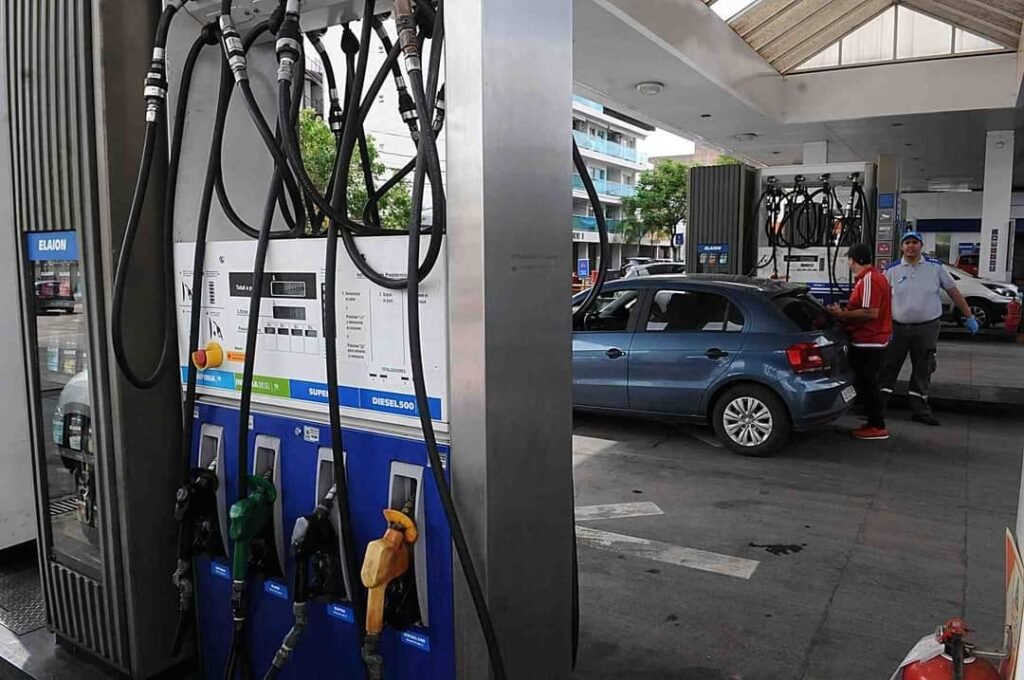 Aumenta 3,5% la nafta y el gasoil en YPF ypf1