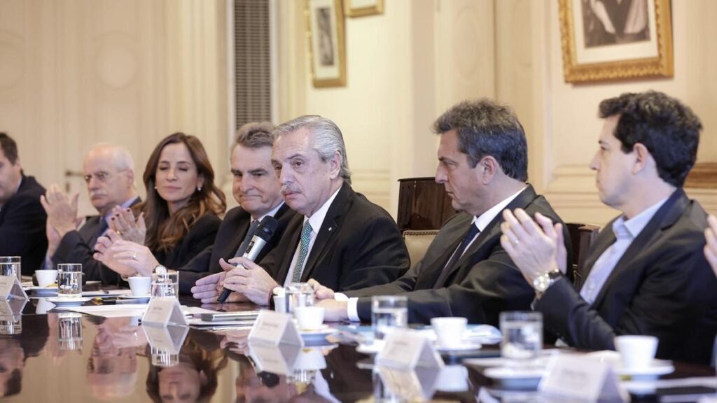 Oficializaron las renuncias de los integrantes del Gabinete de Alberto 649c5434da209 1200