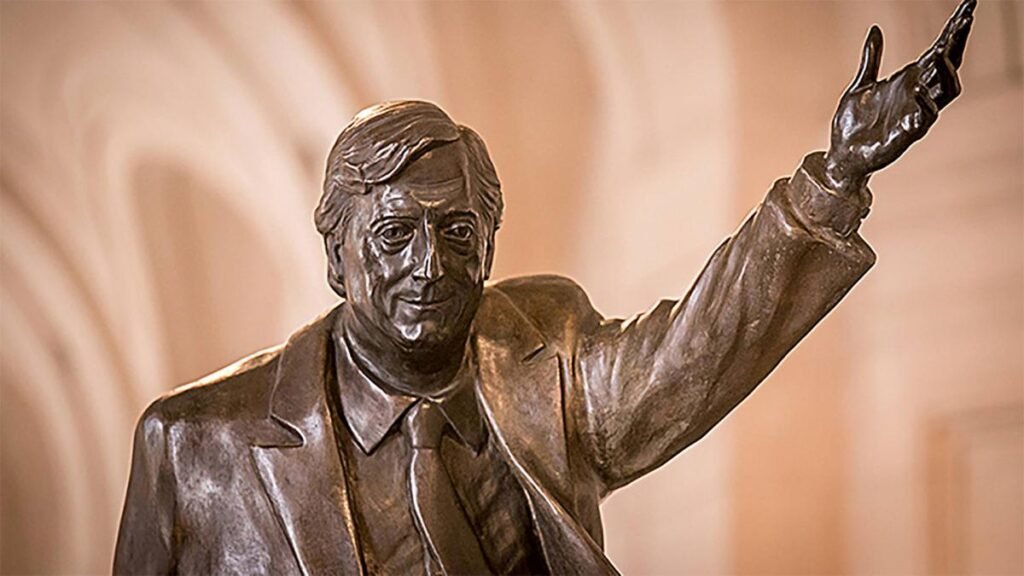 Por decisión de la UNASUR, retiraron la escultura de Néstor Kirchner del CCK 6573218eadbc2 1200