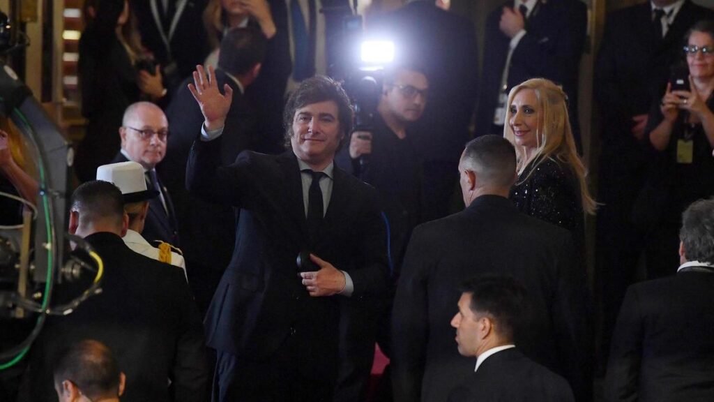 Milei celebró su asunción en una función de gala en el Teatro Colón 6576645e76340 1200