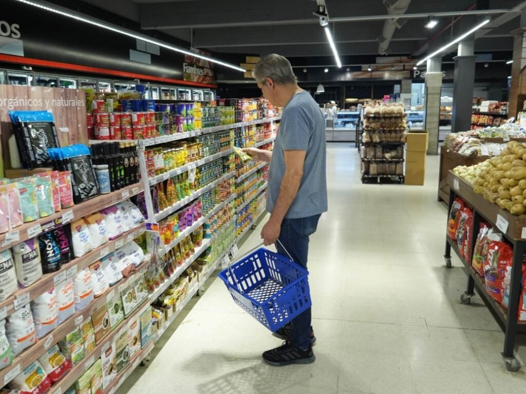 Los precios de los alimentos a nivel global subieron 1% en abril en medio del conflicto por los aranceles alimentos y bebidas 1566806