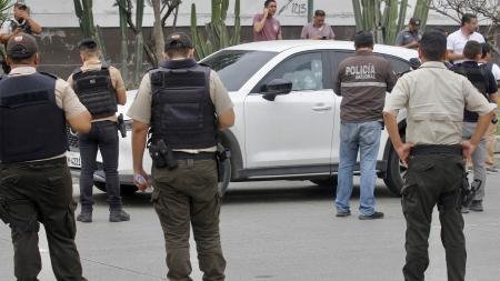 Dos presuntos integrantes de banda narco detenidos por el asesinato del fiscal ecuatoriano 65a8510c3f2ce 450