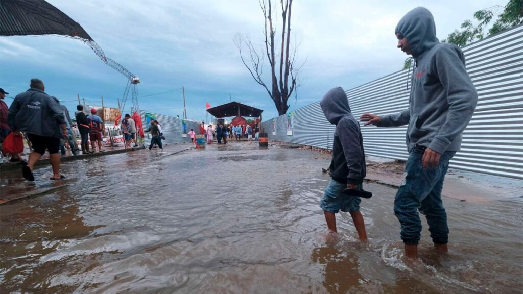 Corrientes: permanecen evacuadas 328 personas por las lluvias y las inundaciones corrientes