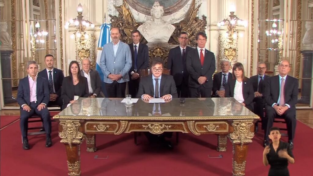 «La política tiene la oportunidad de empezar a revertir el daño que ha causado», dijo el Gobierno gabinete