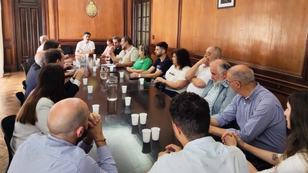 Otorgaron un 12 por ciento de aumento salarial para febrero a los trabajadores estatales nacionales 658c42af36ddc 1200