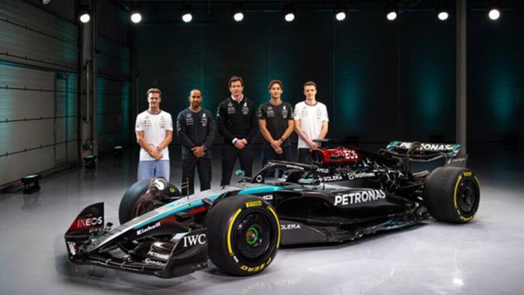 Mercedes presentó el W15, el último que correrá Hamilton en la escudería 65ccb8ba1c454 1200