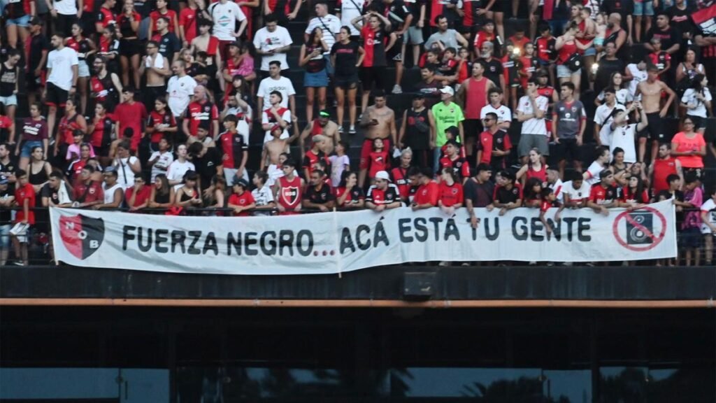 Hinchas de Newell’s recordaron al fallecido Raggio en el banderazo 65d7e2432b13c 1200