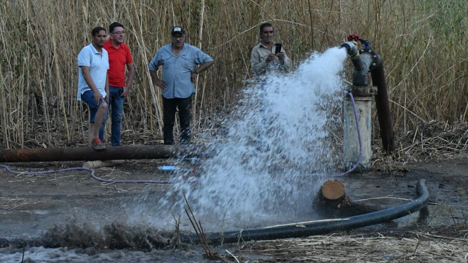 El Gobierno provincial puso en funcionamiento otra perforación para aumentar caudales de agua en Los Sauces IMG 20240203 WA0023