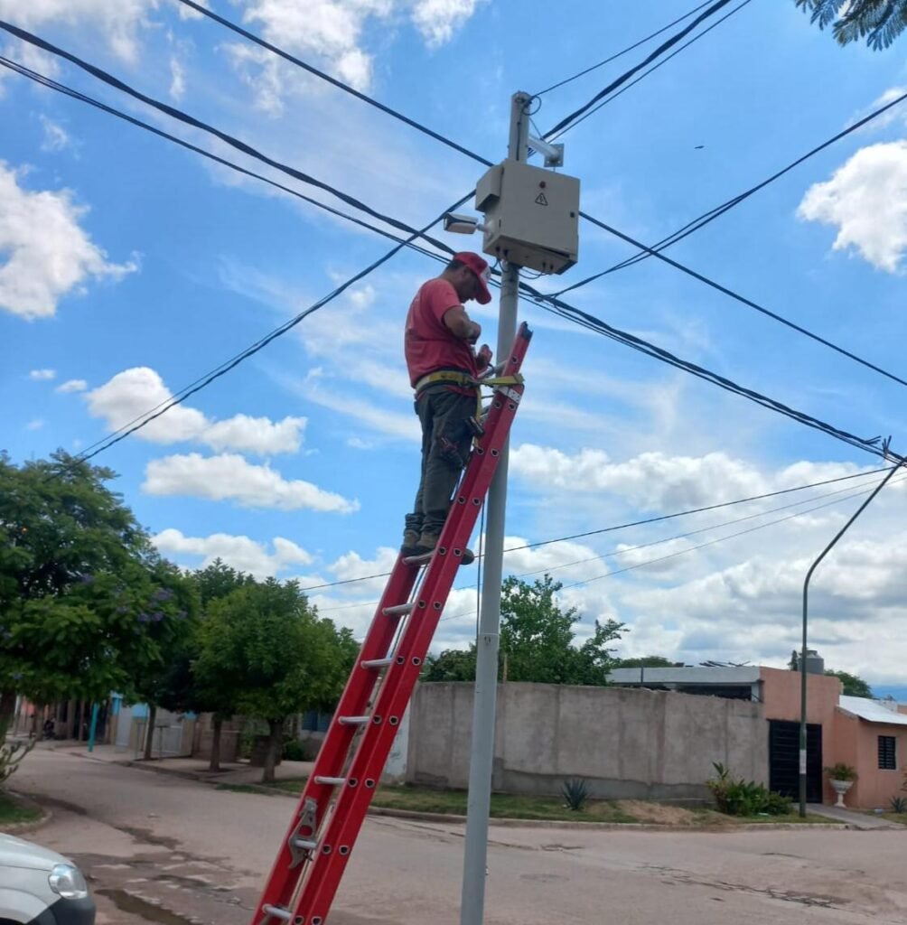 El Gobierno instaló nuevas cámaras de seguridad en la zona Este de la ciudad. WhatsApp Image 2024 02 27 at 9.16.27 AM