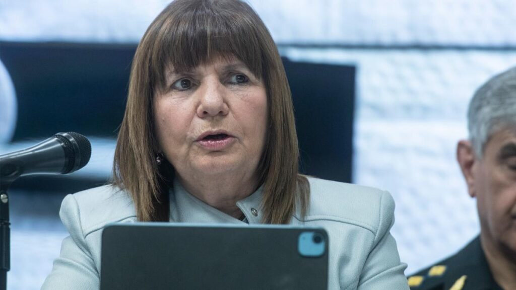 Bullrich quiere que la policía federal patrulle las redes sociales bullrich