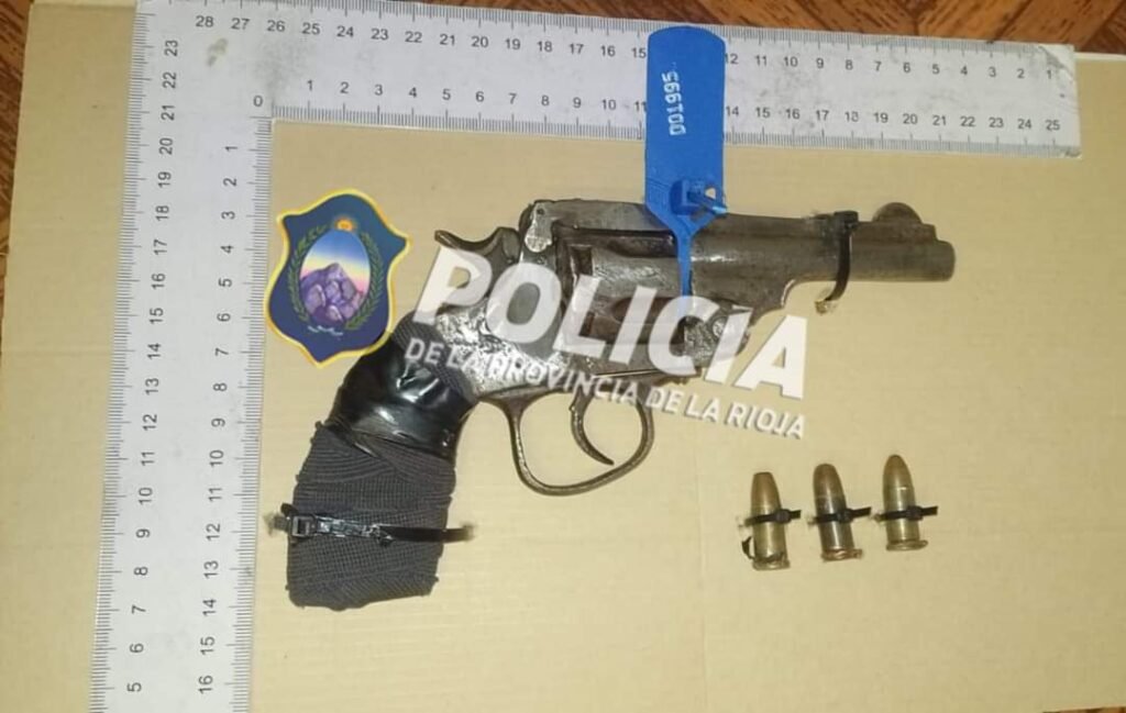 Detuvieron a sujeto con un arma de fuego en Capital FB IMG 1711362871914