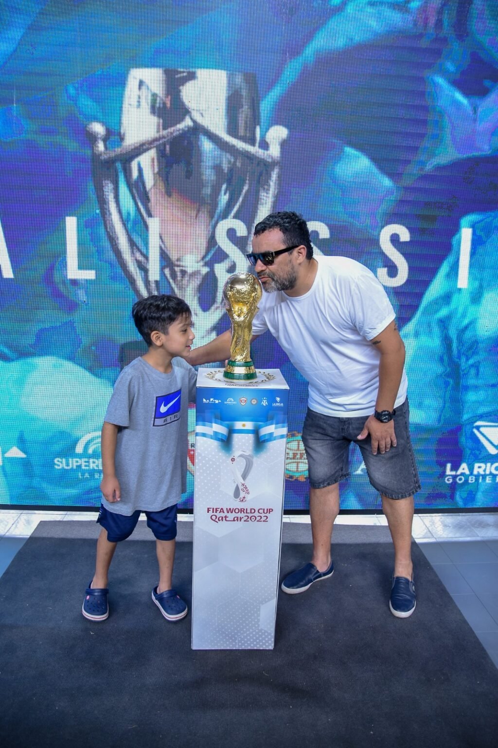 La Rioja recibe a la Copa del Mundo obtenida por la selección argentina de fútbol WhatsApp Image 2024 03 15 at 7.54.44 PM