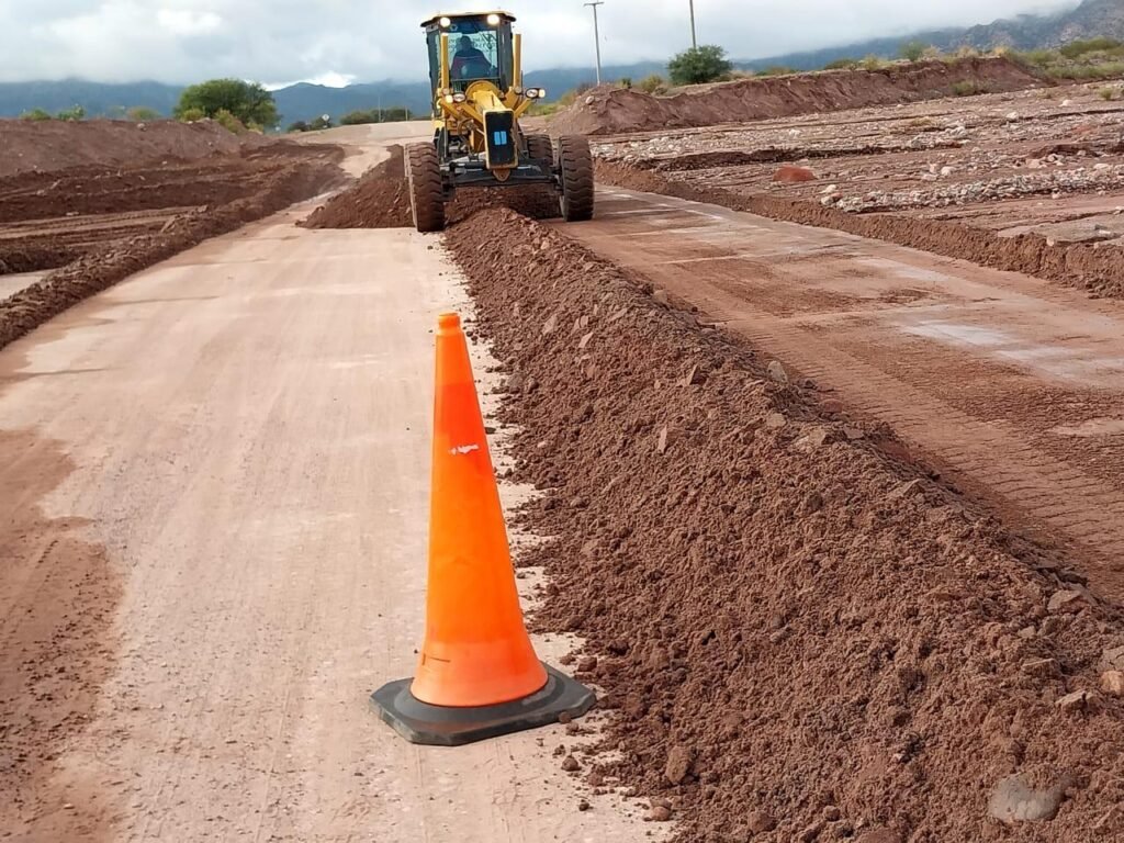 Vialidad Nacional avanza con el mantenimiento de la red vial en la provincia WhatsApp Image 2024 03 19 at 12.02.02 PM