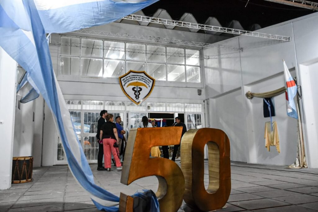 La escuela Provincial de Comercio N°2 celebró 50 años WhatsApp Image 2024 03 28 at 8.47.25 AM