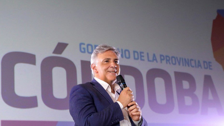 Llaryora convocó a «acompañar esta nueva Ley de Bases» llaryora foto