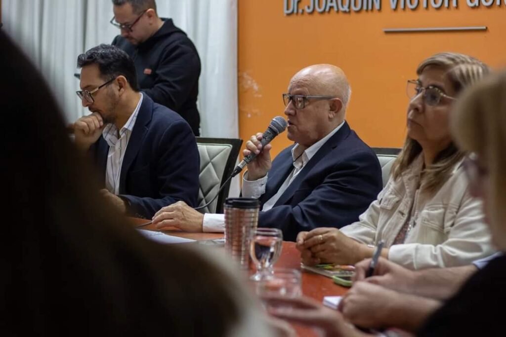 Autoridades de la UNLAR analizaron la emergencia presupuestaria FB IMG 1713867609213