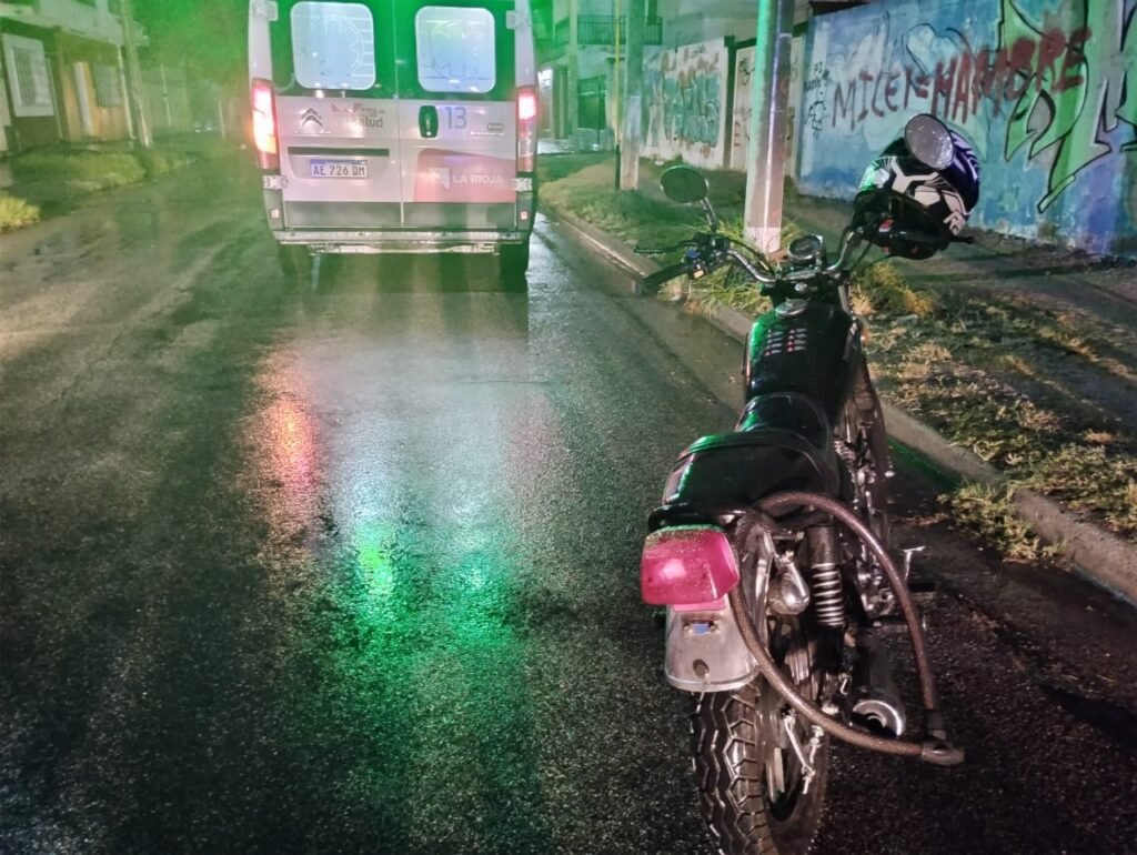 Dos motociclistas terminaron hospitalizados tras siniestros viales en Capital 1 WhatsApp Image 2024 04 10 at 9.58.11 PM