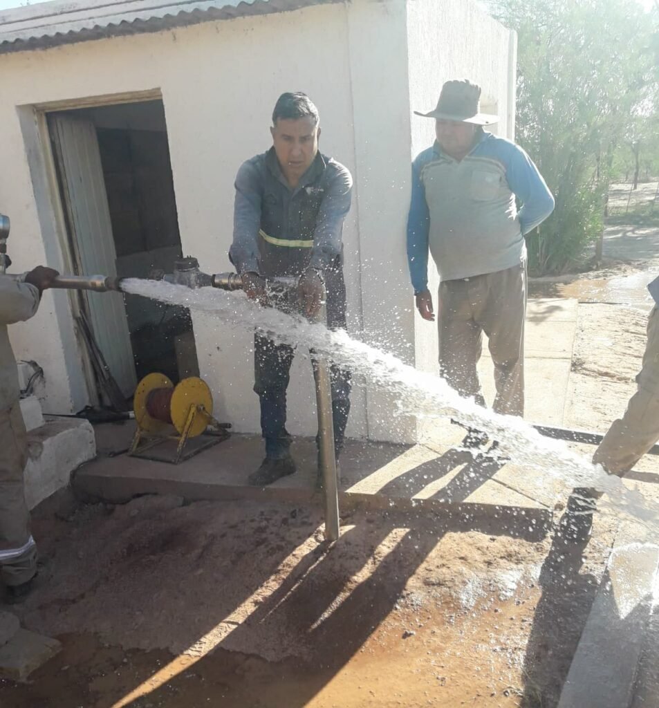 El Gobierno Provincial realiza un fuerte operativo de agua en los sectores rurales de Capital WhatsApp Image 2024 04 25 at 10.38.17 AM