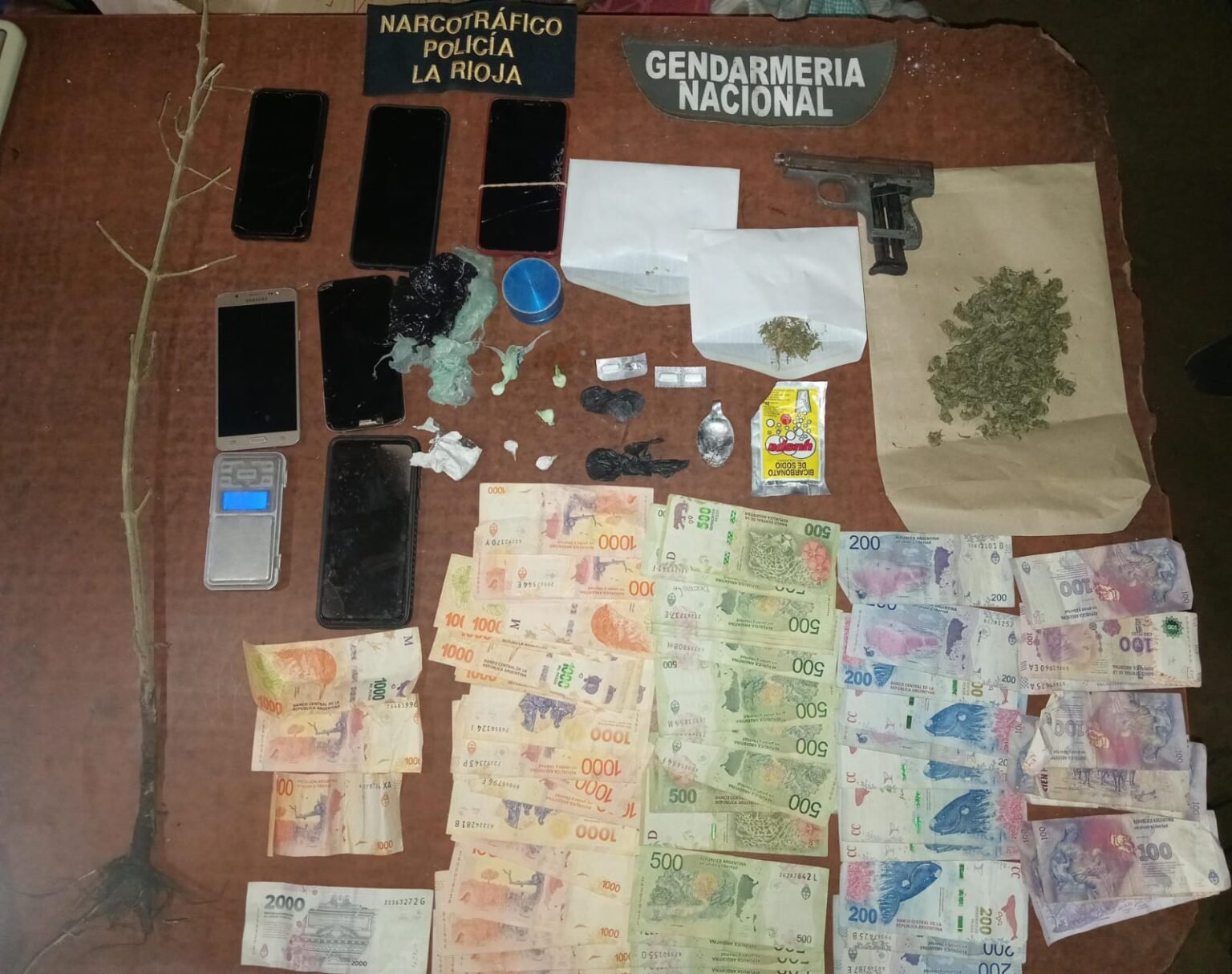 Golpe al narcotráfico en La Rioja: 20 detenidos en 11 allanamientos simultáneos d693d250 4a6f 42eb ac1c 1105b29936bb