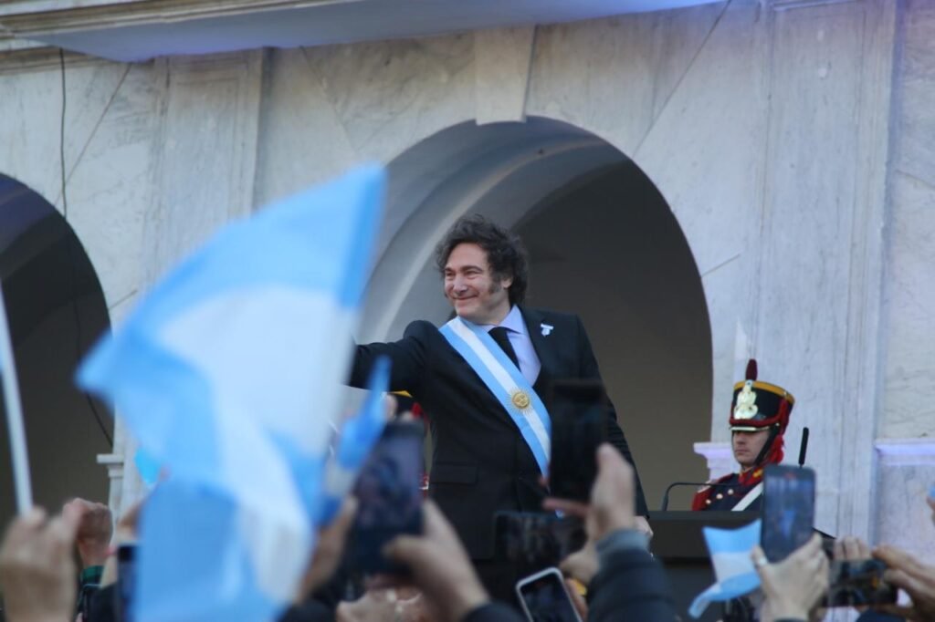 Javier Milei volvió a convocar al Pacto de Mayo, anunció la creación de un consejo especial y prometió bajar impuestos 20240525 175656