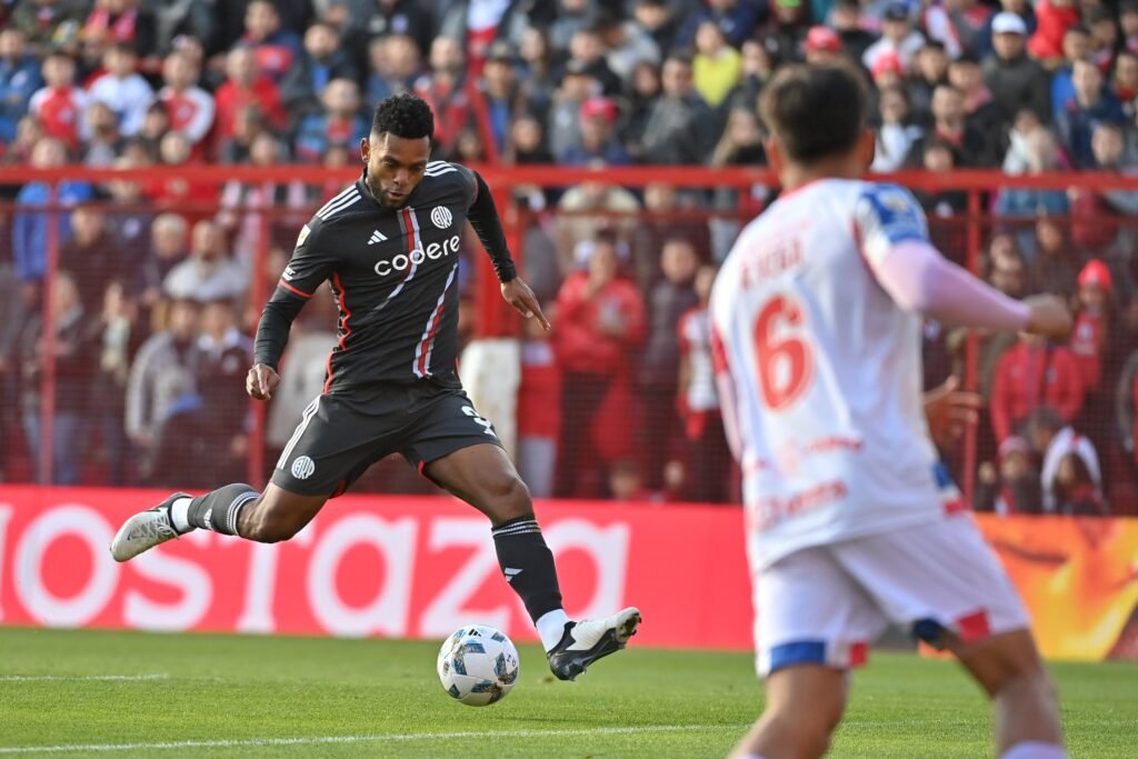 River extendió su mal momento: perdió 1 a 0 con Argentinos en La ...