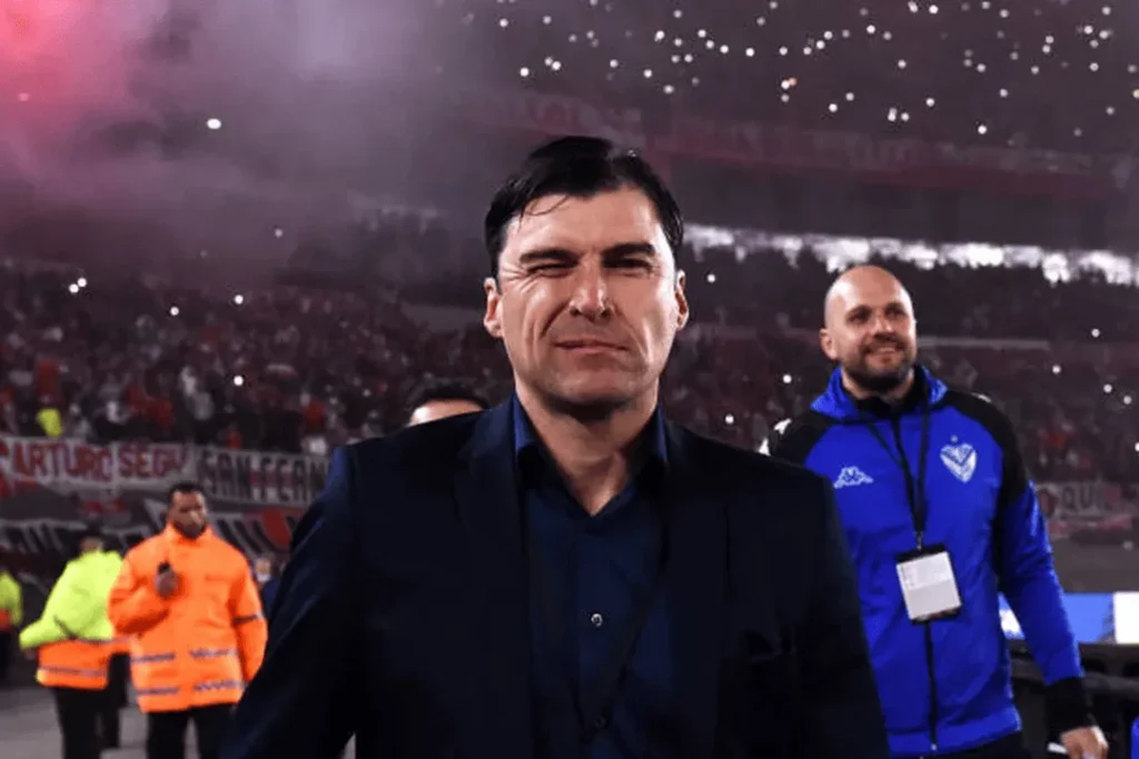 «Cacique» Medina: el DT uruguayo de paso por Talleres y Vélez se encuentra sin club 720 6 1