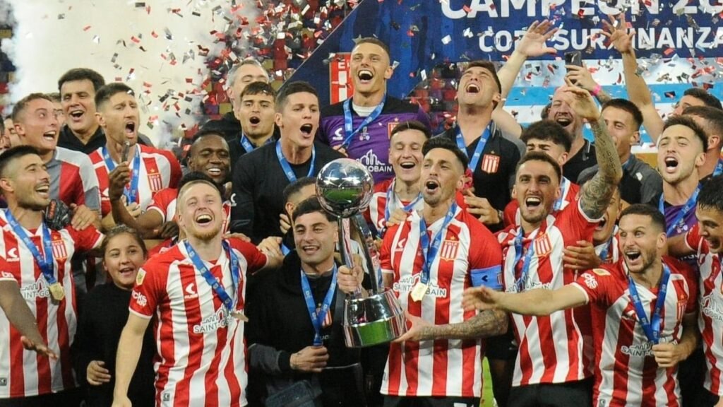 Estudiantes le ganó a Vélez por penales y se consagró campeón de la Copa de la Liga VHB7AW2ZRVFT5DEHSCM4DRKLIM