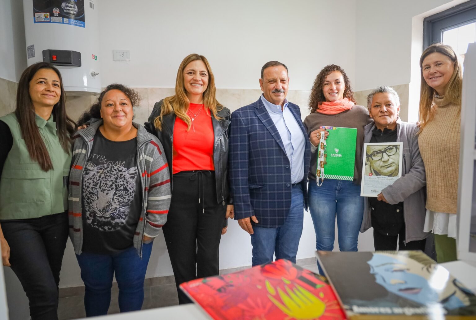 El Gobernador encabezó la entrega de cuatro viviendas en el barrio Susana Quintela WhatsApp Image 2024 05 06 at 5.04.56 PM