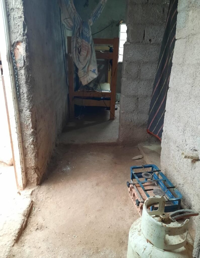 Detectan irregularidades en un alojamiento de trabajadores rurales en La Rioja WhatsApp Image 2024 05 23 at 9.23.47 AM