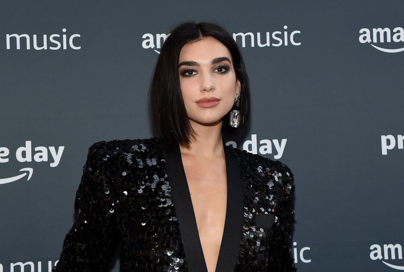 Dua Lipa lanzó su tercer álbum «Radical Optimism» dua lipa