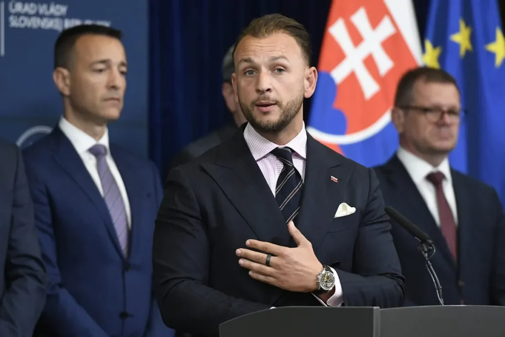 Eslovaquia está «al borde de la guerra civil», dijo el ministro del Interior eslovaquia